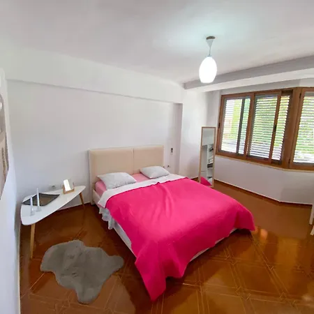 Centre Lions Gate 1 Apartment *