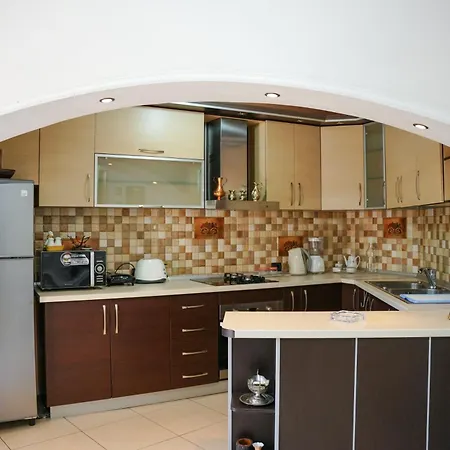 דירה Centre Lions Gate 1 טיראנה