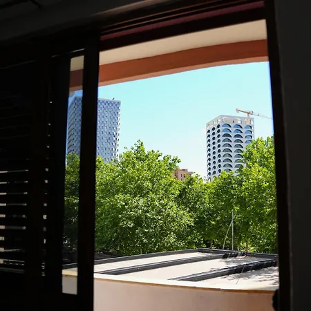 דירה Centre Lions Gate 1 *
