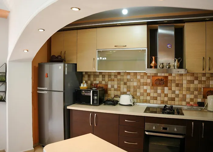 Centre Lions Gate 1 Апартаменты